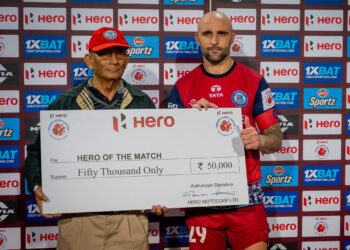 Peter William Hartley of Jamshedpur FC receives hero of the match award after match 20 of the HERO INDIAN SUPER LEAGUE 2022 played between Jamshedpur FC and  NorthEast United FC at the JRD Tata Sports Complex, Jamshedpur, in India on 30th October  2022.

Photo: Pal PILLAI  /Focus Sports/ ISL