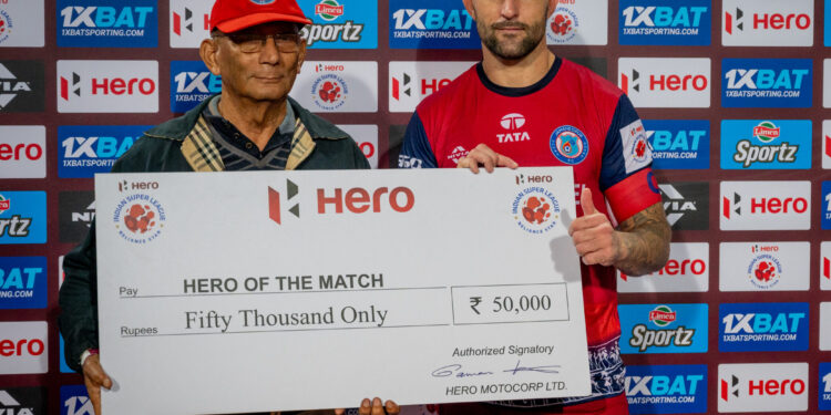 Peter William Hartley of Jamshedpur FC receives hero of the match award after match 20 of the HERO INDIAN SUPER LEAGUE 2022 played between Jamshedpur FC and  NorthEast United FC at the JRD Tata Sports Complex, Jamshedpur, in India on 30th October  2022.

Photo: Pal PILLAI  /Focus Sports/ ISL