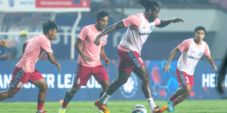 Jamshedpur FC players practise before the start of the match 45 of the HERO INDIAN SUPER LEAGUE 2022 played between Jamshedpur FC and Kerala Blasters FC at the JRD Tata Sports Complex, Jamshedpur, in India on 4th December 2022.

Photo: Vipin Pawar/Focus Sports/ ISL