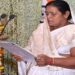 स्व. जगरनाथ महतो की विधवा बेबी देवी मंत्री पद की शपथ लेते हुये.