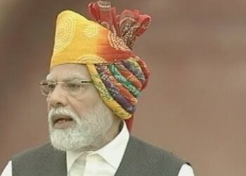 लाल किले से संबोधित करते पीएम मोदी.