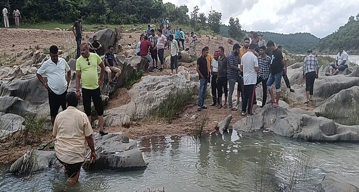 कांदरबेड़ा का नदी जहां से दोनों छात्रों का शव बरामद किया गया है.