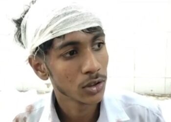 एमजीएम अस्पताल में घायल 11वीं का छात्र समीर कुमार.