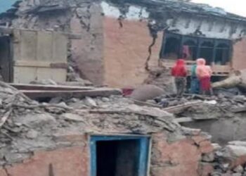 नेपाल में भूकंप के बाद क्षतिगस्त अवस्था में मकान.